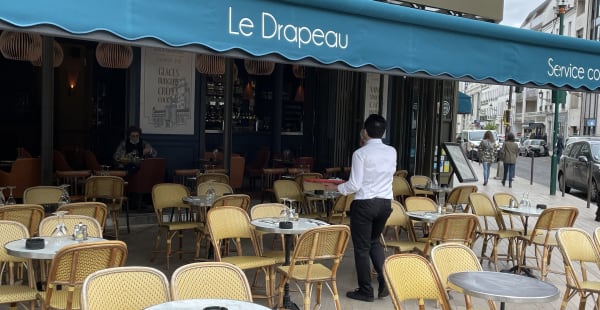 Le Drapeau, Vincennes