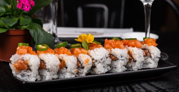 uramaki spicy salmon - Sushi&Sound, Milano