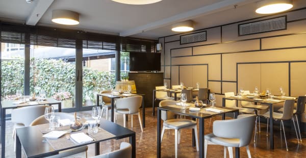 The Hall  Bar & Restaurant by “UNA cucina”, Milano