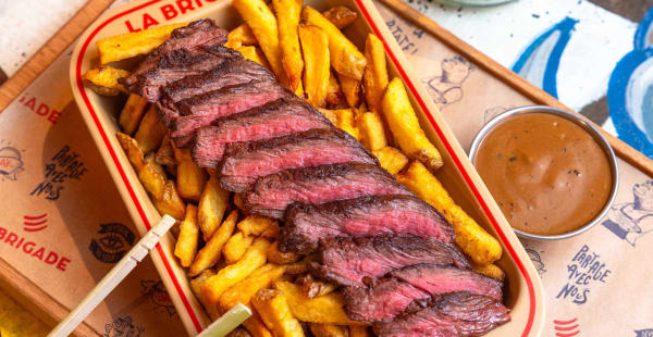 Notre best seller: l'onglet de boeuf sauce au poivre! - La Brigade Réaumur, Paris