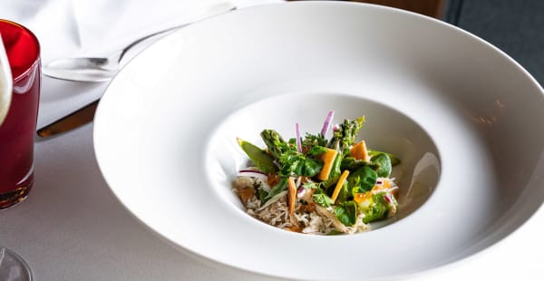 Salade d'Asperges vertes et tourteau décortiqué  - Dessirier, Paris