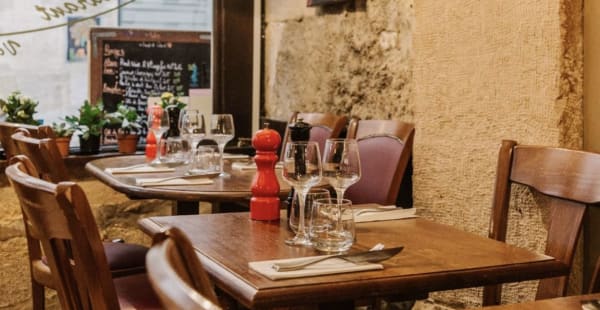 vue de la salle du restaurant - Au Fil des Saisons, Paris