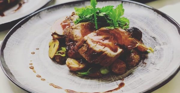 Filet mignon de porc laqué au miel et pommes grenailles - L'Aéro-Club de France, Paris