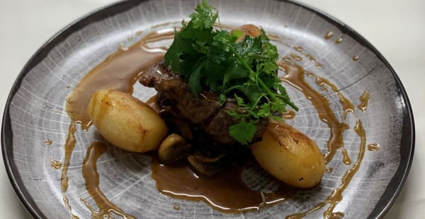 Filet de bœuf, poêlée de champignons et pommes fondantes   - L'Aéro-Club de France, Paris