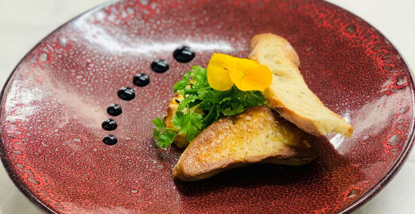 Escalope de foie gras et ananas rôti au poivre de Capense - L'Aéro-Club de France, Paris