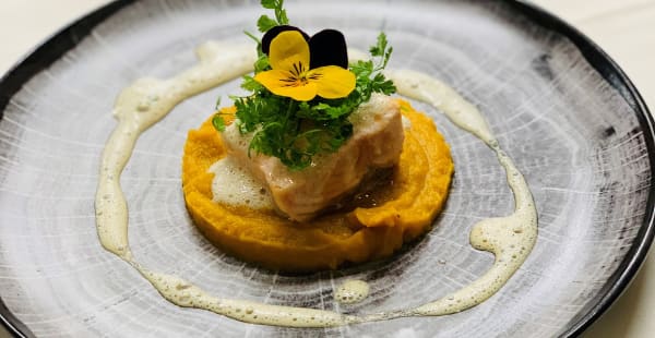 Saumon mi-cuit, mousseline de butternut et émulsion marinière au lait d'amande  - L'Aéro-Club de France, Paris