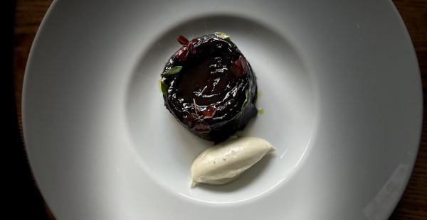 Tarte tatin betteraves et pommes bleu d’Auvergne   - Les 3 Bornés, Paris