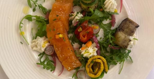 Saumon en gravlax et ses légumes grillés - Conti, Paris