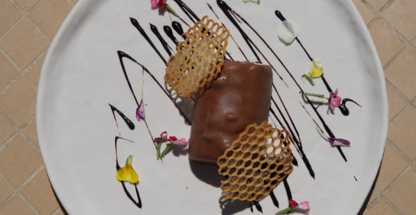 Lingote de cacahuete y chocolate - The Mint Place, Madrid