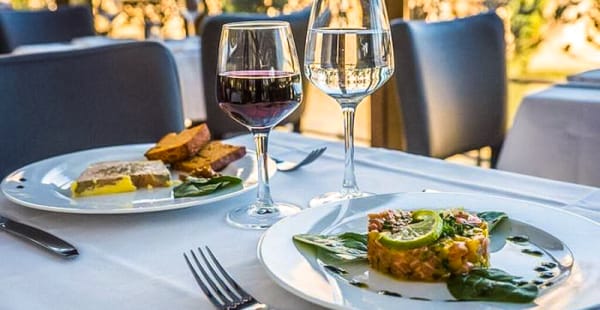 Foie gras et tartare de saumon - La Nouvelle Seine, Paris