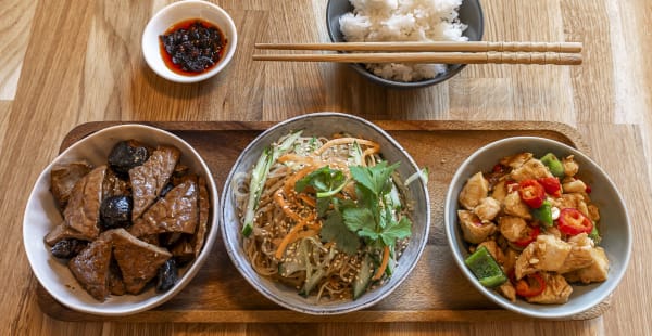 3 small dishes for lunch - Lao Lao Barnhusgatan, Stockholm