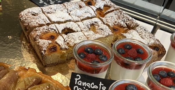 Les desserts de Maureen, ici pana cota et son coulis de fruit rouge maison  - Pose Emoi, Genève