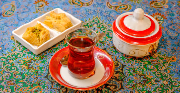 Té con BAKLAWA  - PARSI, Madrid