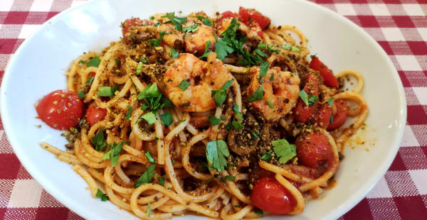 Spaghetti gamberoni, pachino e granella di pistacchio - I Tre fratelli, Roma