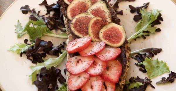 Tosta de crema de cacao con fresas y guayaba - Mafrens, Madrid