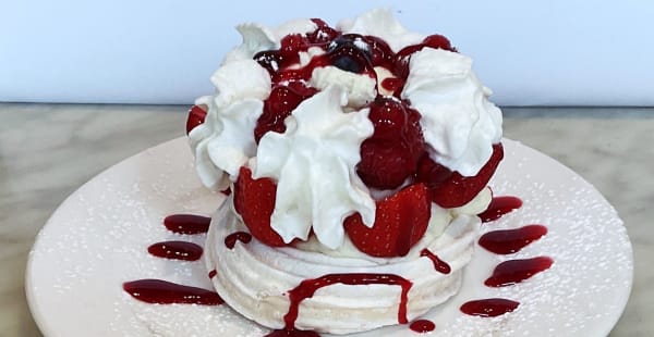 Pavlova aux fruits rouges - Villalys, Paris