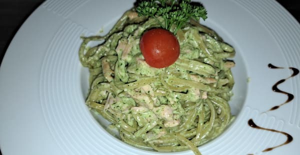 LINGUINI SAUCE PESTO ET SAUMON  - Gusto Italia, Paris