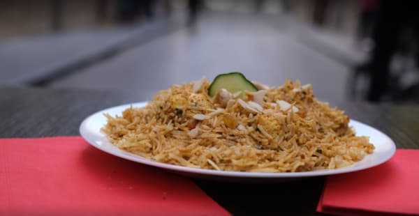 Tuk Tuk Naan, Paris