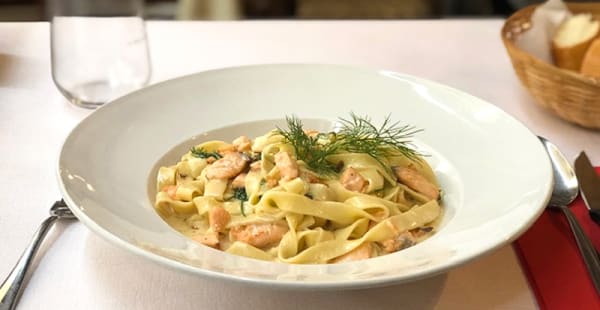 Tagliatelle fraîche au saumon - La Rotonde, Genève