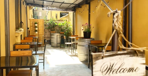 Il nostro cortiletto esterno - La Sala del Vino, Milano