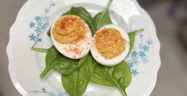 Les fameux oeufs BIO, mayonnaise au paprika, pousses d'épinards 3,5€ - Mamie Chérie, Paris