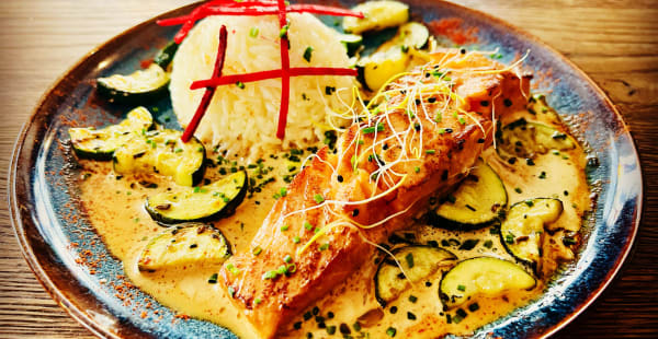 Tataki de saumon Riz parfumé et courgettes sautées aux graines de fenouil - Café du Lys, Genève