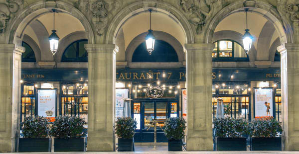 Fachada principal del restaurante 7 Portes, porches de Xifré edificio emblemático - 7 Portes, Barcelona