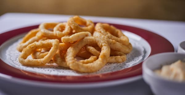 Calamares a la romana con mayonesa y romesco - 7 Portes, Barcelona