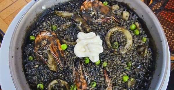 Arroz negro con sepia y gambas - L' Esperança, Barcelona