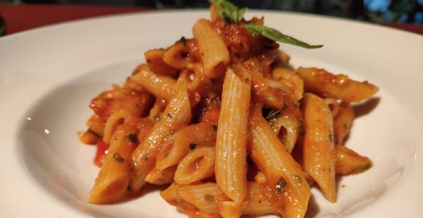 Penne all'arrabbiata - Piccolo Restaurante Italiano, Lisboa