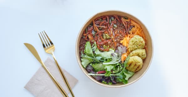 Quinoa falafel Salad - BeBo Brunch & Juicery, Barcelona