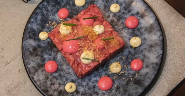 Tartare de fassona “Galileo” con aceite de avellana y mayo de remolacha - Galileo, Barcelona