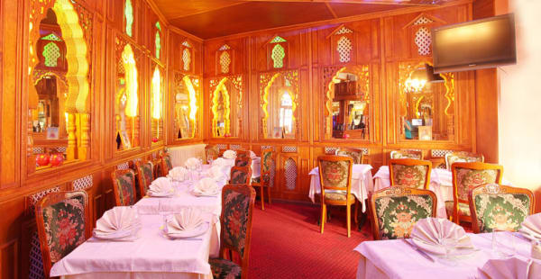 Vue de l'intérieur du restaurant - Etoile du Kashmir, Paris