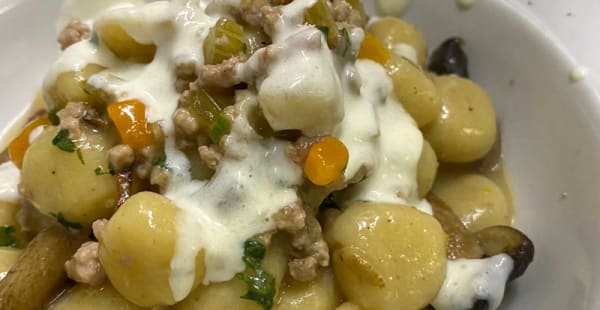 Gnocchetti di patate con ragu di maialino, pioppini e cremoso al parmigiano - Evo Hosteria Trastevere, Roma