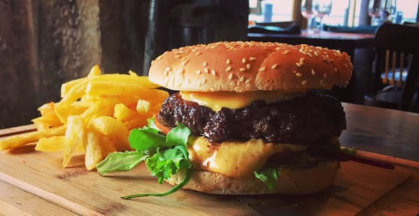 Cheeseburger pur boeuf - Le Bistrot Gourmand, Paris