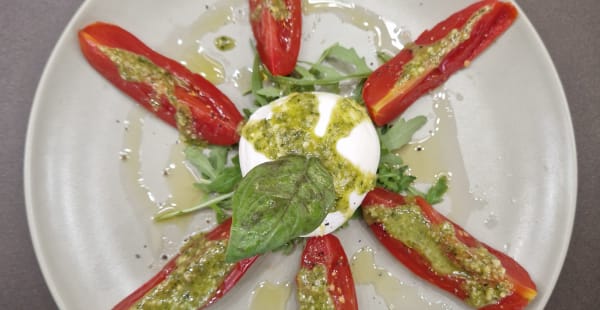 Caprese alla contadina con pomodori dell'orto e pesto home made senza conservanti - Pizzic'Osteria Volpetti Bistrot "Salumeria Storica dal 1870", Roma