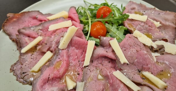 Roastbeef nostrano all'inglese  con Reggiano riserva 100 mesi - Pizzic'Osteria Volpetti Bistrot "Salumeria Storica dal 1870", Roma