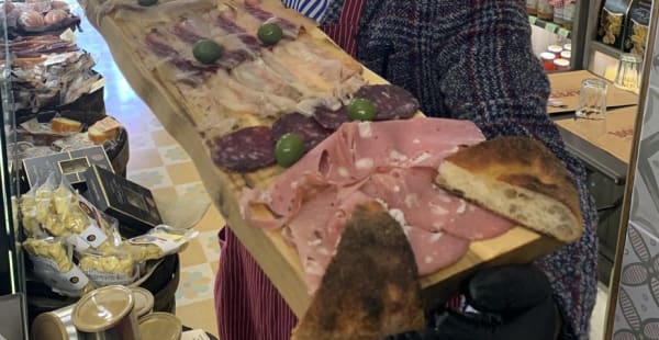 Tagliere "I Rari del Principe" con salumi di pregiata Wagyu - Pizzic'Osteria Volpetti Bistrot "Salumeria Storica dal 1870", Roma