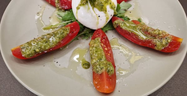 Caprese alla contadina con pomodori dell'orto e pesto home made senza conservanti - Pizzic'Osteria Volpetti Bistrot "Salumeria Storica dal 1870", Roma