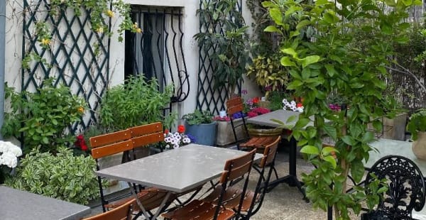 Terrasse Fleurie - La Baraka, Paris