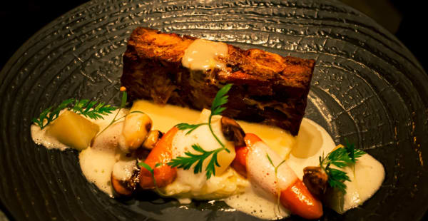 Pressé de veau, légumes de saisons glacés, risotto crémeux au champagne et émulsion au lard fumé.  - Le Quartier Libre, Paris