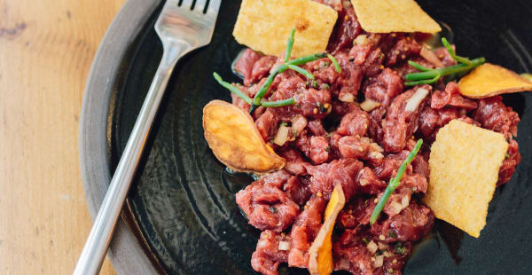 Steak tartar, salicornia y cremoso de huevo - INQUIET, Barcelona