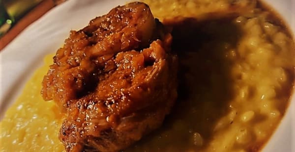 Ossobuco con risotto allo zafferano - Rosso Brera, Milano