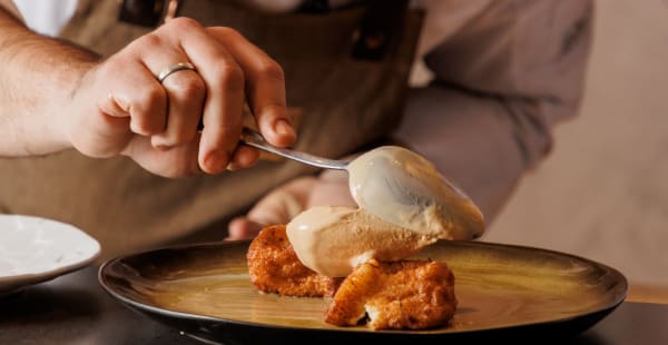 Dados de torrija artesana, pincelada de café y su crema helada - Erre & Urrechu Barcelona, Barcelona