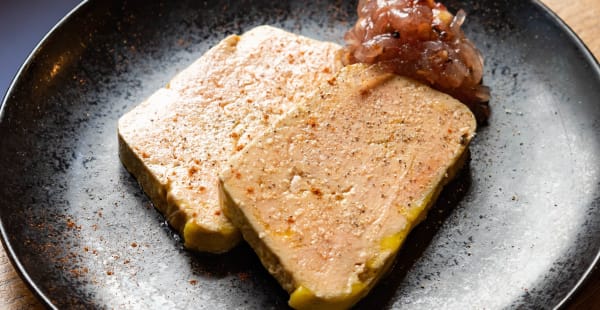 Foie gras de canard mi-cuit, marmelade d’échalotes  / Mid-cooked duck foie gras, shallot marmalade - Les Saisons, Paris
