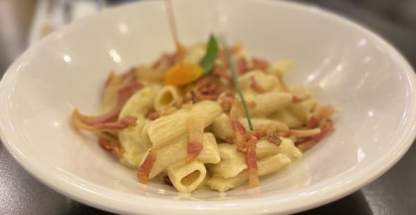 Rigatoni a la carbonara  - Giulia, Paris