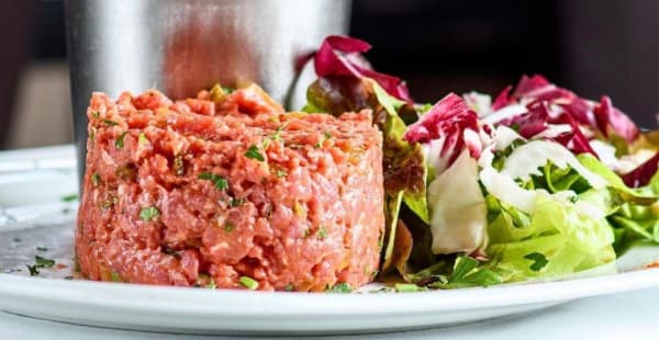 Tartare de boeuf - Café Palais Royal, Paris