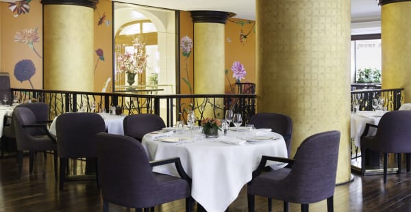 15 Michelin-Starred Restaurants In Paris That Live Up To The Hype