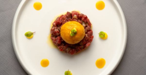 Tartare di Manzo e Soffice Sfera dorata di Parmigiano - BucaVino, Roma