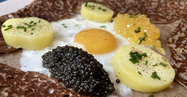 La Galette Signature aux Trois oeufs : caviar, oeuf fermier, et oeufs de saumon de fontaine  - La Galetterie, Paris